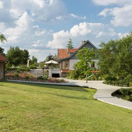 Posiadlosc Wiejska I Ogrody Acqua Di Rosa 5* Zameczek